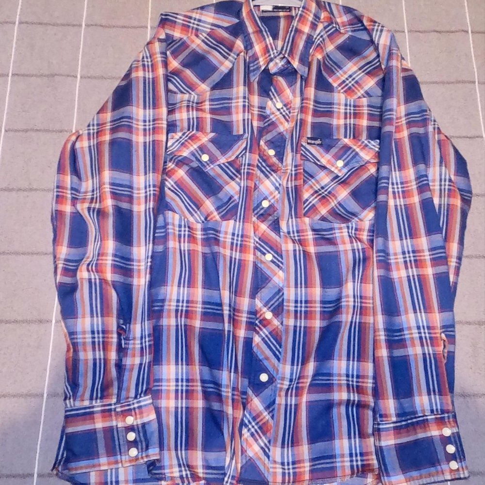 Large Wrangler Long Sleeve Button Down
